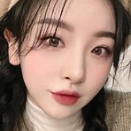 성형모델모집 카드 동그라미 사진 — 여성 모델 얼굴
