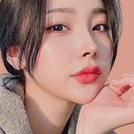 더도어 셀피 카드 동그라미 사진 — 여성 얼굴