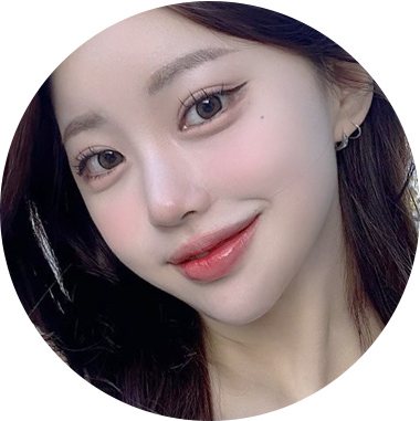 직반 코라인 예시 — 미소 짓는 여성 얼굴(동그라미 사진)